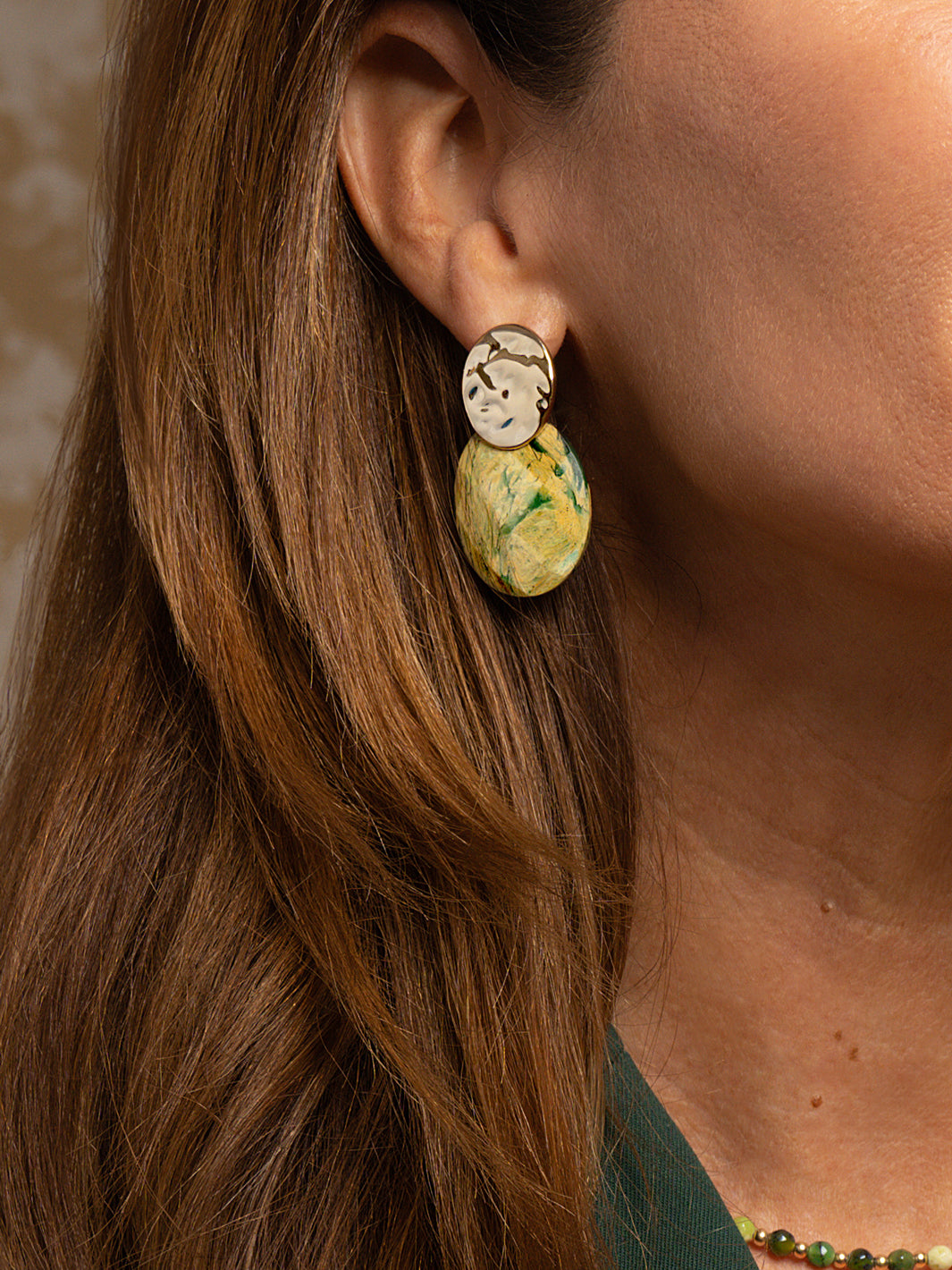 Ya'an Green Jade Fuse Large Oval Oobellen Set | Goudkleurig