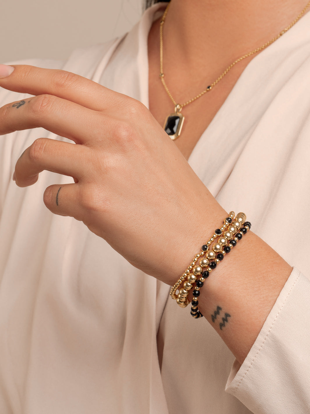 Onyx Interstellar Black CZ Armbanden Stack | Goudkleurig