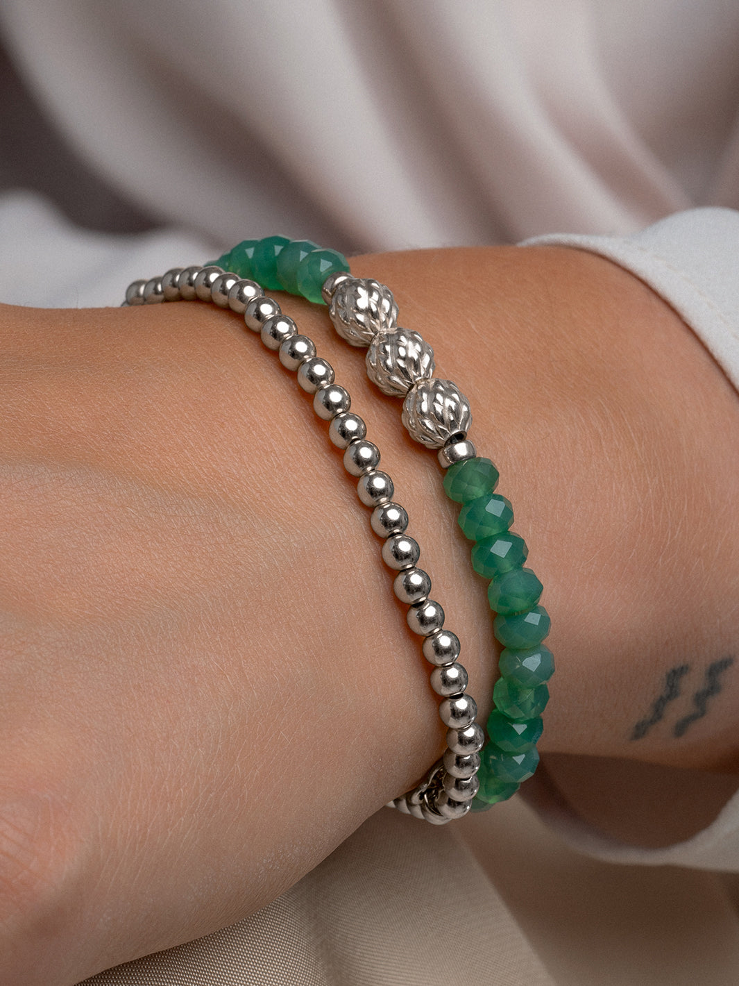 armbanden met edelstenen in groene kleur