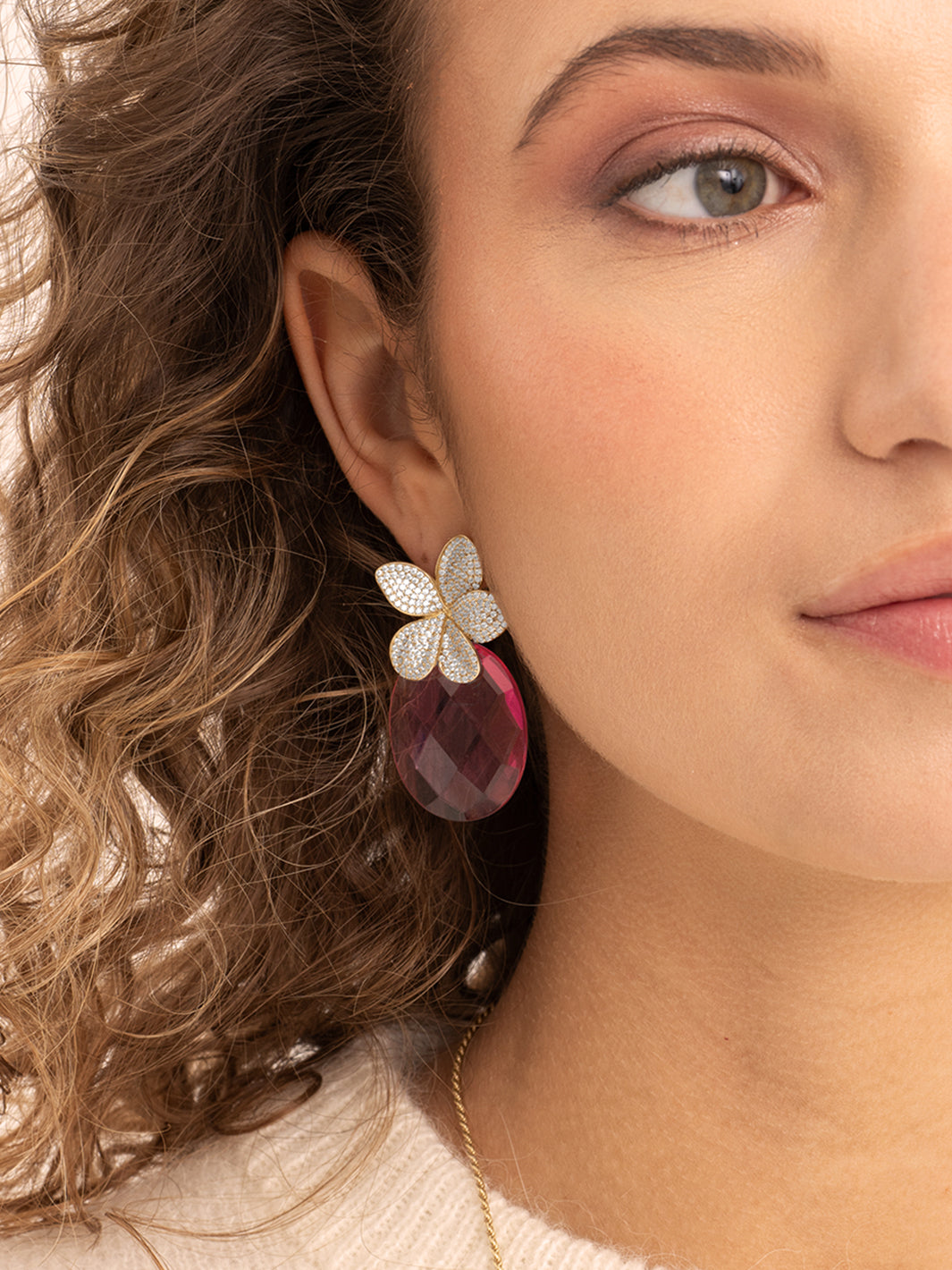 Fuchsia Quartz Large oval Flora Push Back CZ Oorbellen set | Goudkleurig