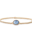 Gouden kralen armband met blue lace agate in een bedel met twist patroon