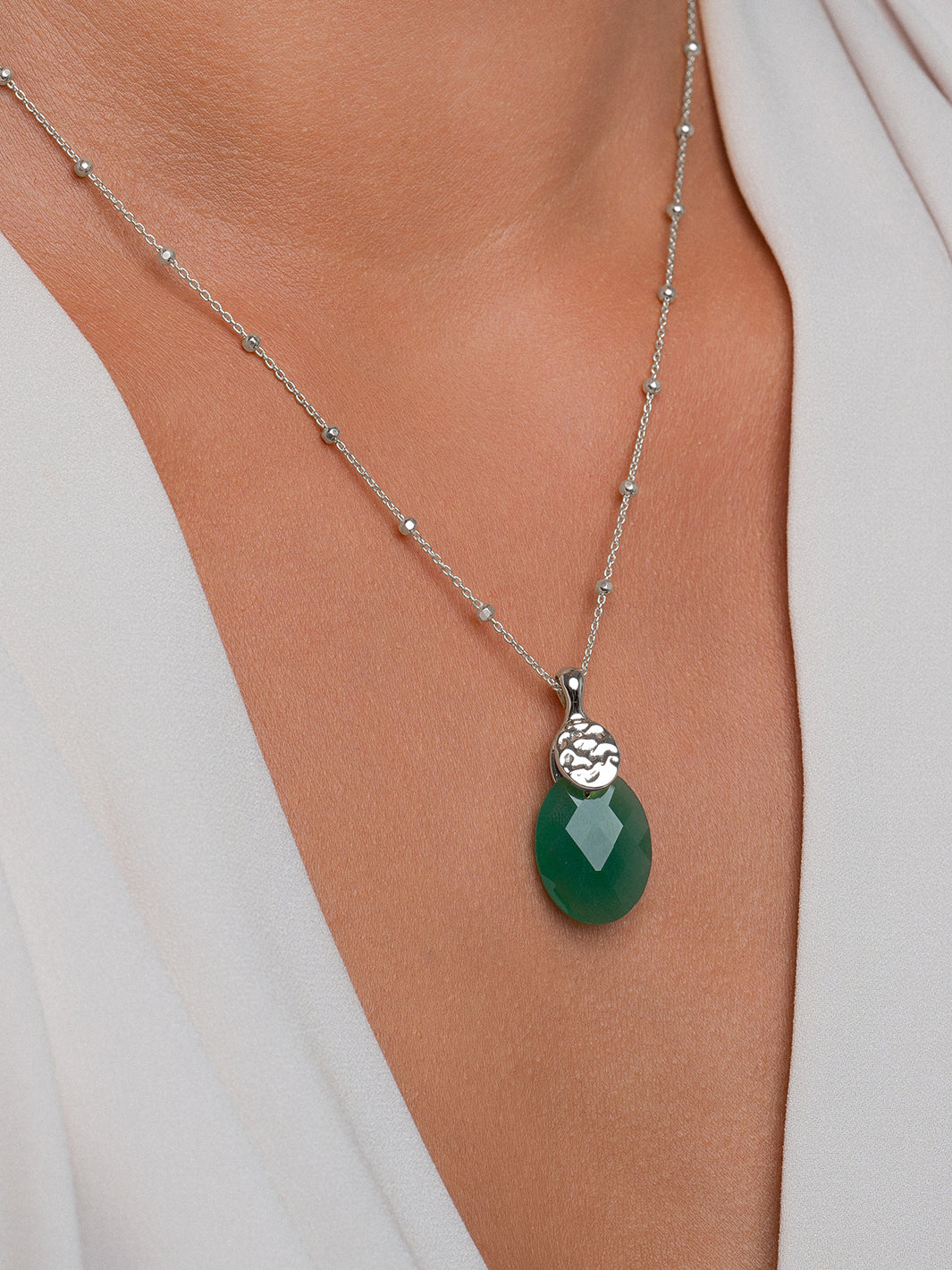 zilveren ketting met groene edelsteen van Sparkling