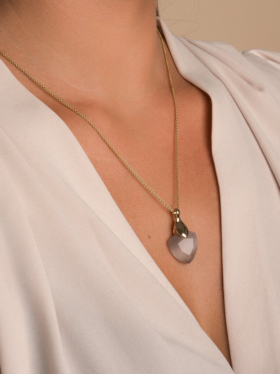 Grey Agate Trillion Cut ketting edelsteen