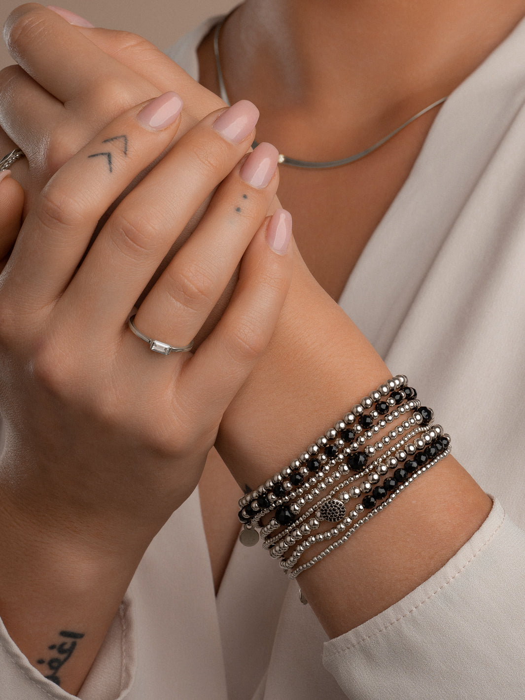 Kralenarmband in zilver met zwarte edelsteen van Sparkling Jewels #kleur_zilver